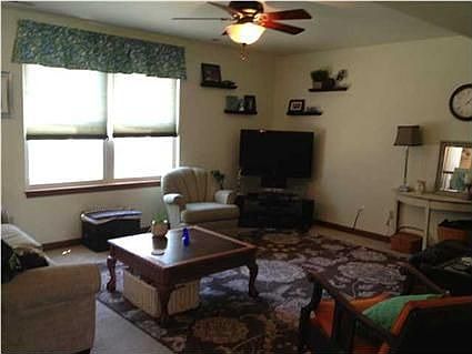 3rd image of 10425 Hickory Ln