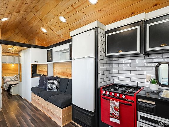 4th image of 5920 200th St SW Unit 16