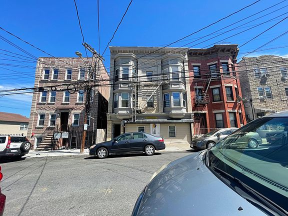 3rd image of 74 Morningside Ave #3R