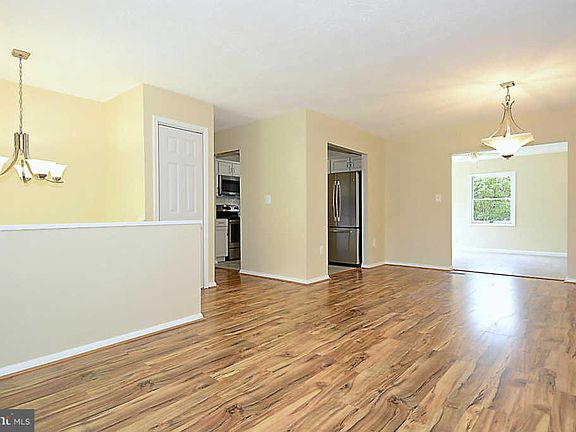 5th image of 9730 Blake Ln