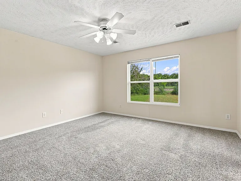 2834 Creekbend Dr — Photo 18