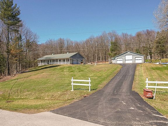 3rd image of 2085 Walker Rd