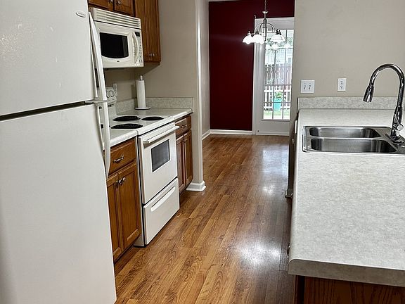 5th image of 539 Albion Cir