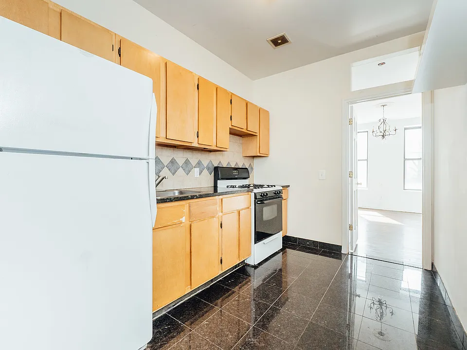293 Troutman St #4R