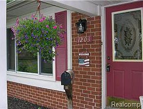 2nd image of 1203 W Elmwood Ave