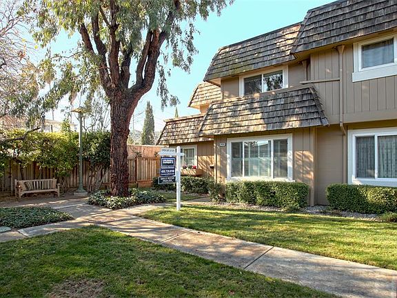 2nd image of 10008 Dove Oak Ct