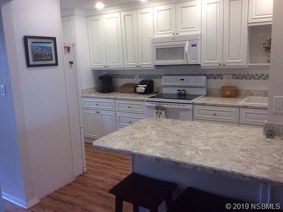 3rd image of 101 N Riverside Dr APT 302