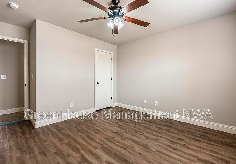 2907 Tanglewood Ave — Photo 17