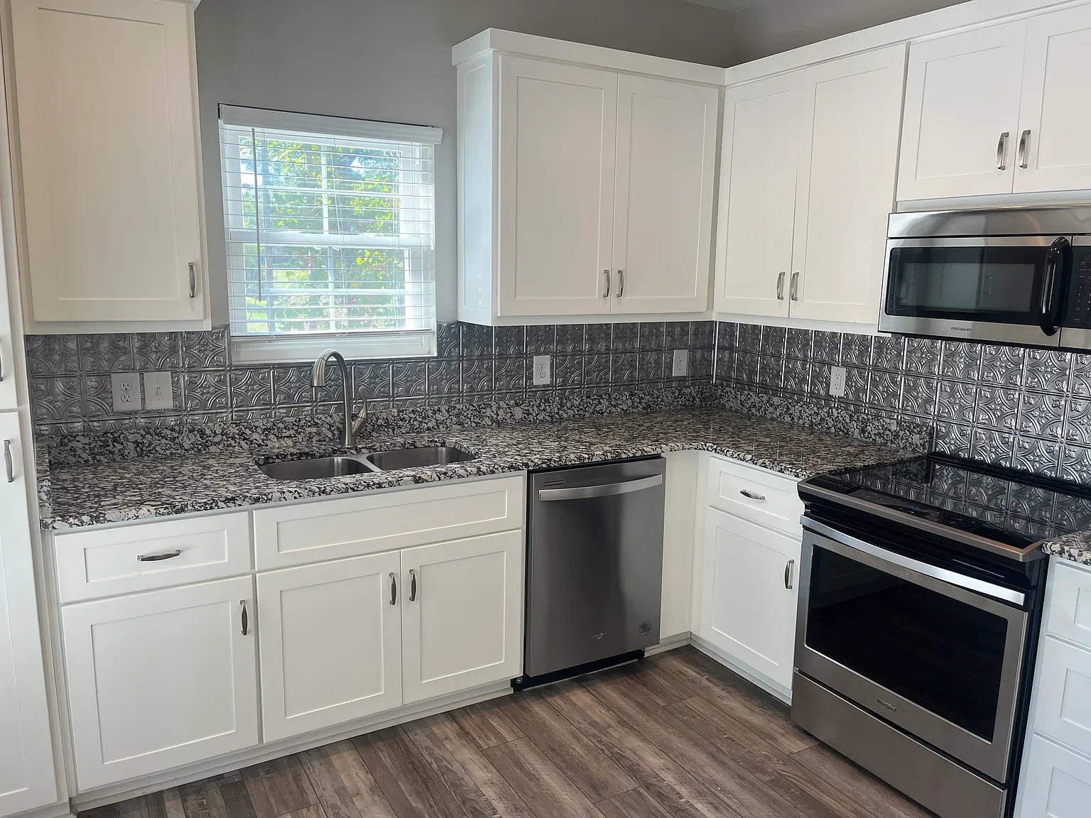 2 bed, 900 sqft, $1,500 — Photo 2