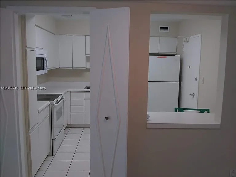5161 Collins Ave #809 — Photo 6