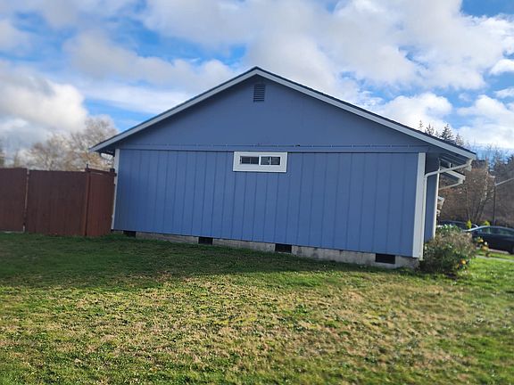 2nd image of 922 Schonberg Ln SE
