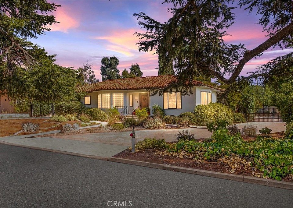 1st image of 946 Linda Vista Dr