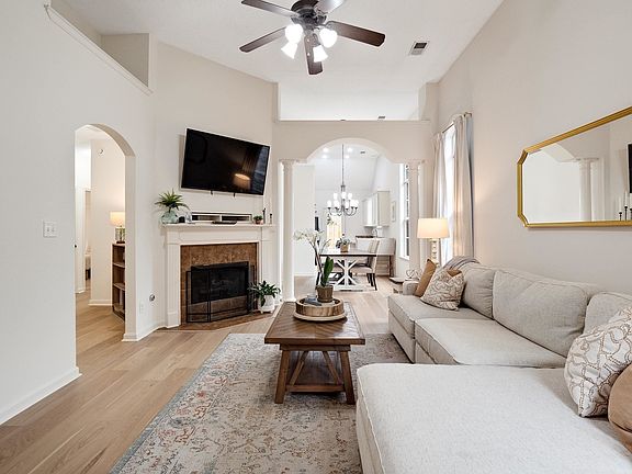 3rd image of 9932 Chivas Dr