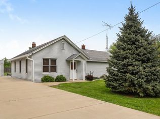 39W484 Prairie St, Aurora, IL 60506