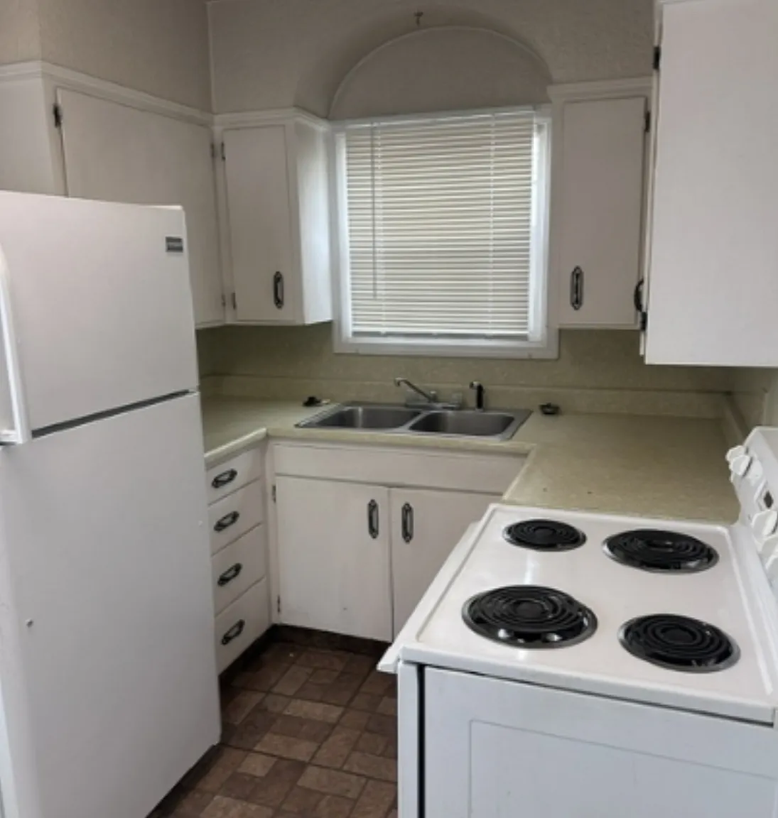 765 South Boulevard — Photo 4