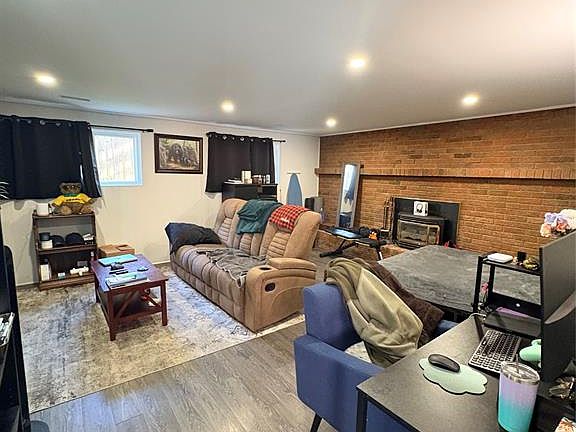 4th image of 569 Lesperance Rd