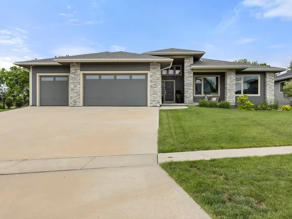 7906 NW 104th Ct, Johnston, IA 50131