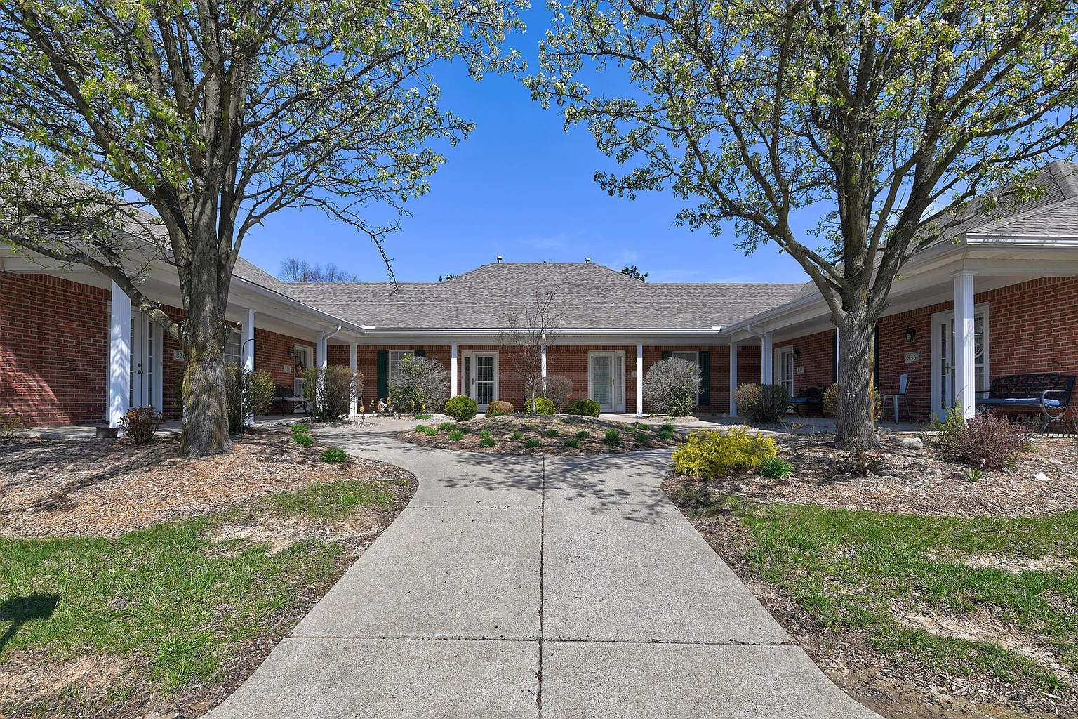 832 Garden Pointe Dr #832 photo 1