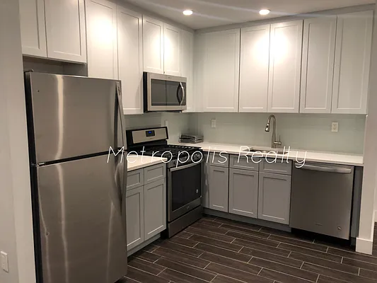 Rented by Metropolis International Realty Inc. | media 1