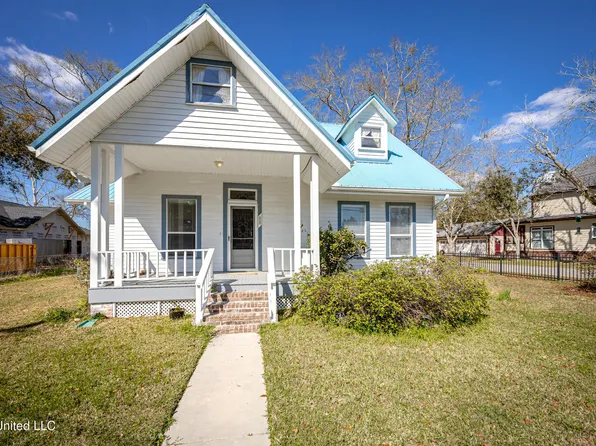 1209 Calhoun St, Ocean Springs, MS 39564