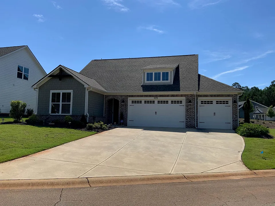 1070 Providence Loop