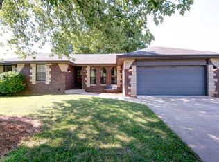 606 Cypress Ave, Nixa, MO 65714