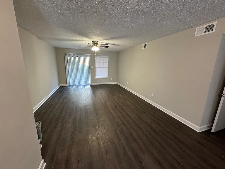 Avery Close Condominiums — Photo 49