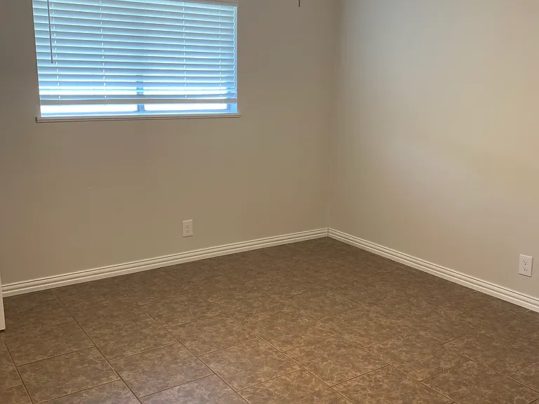 712 McClenny Dr — Photo 12
