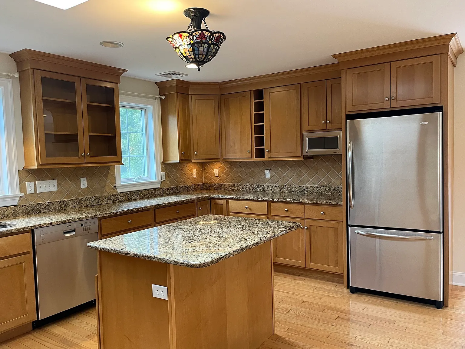 1 bed, 1.0 bath, 1000 sqft, $2,400 — Photo 2