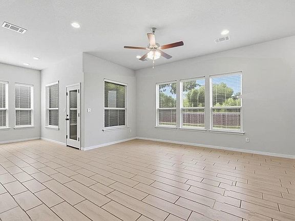 4th image of 928 Centerra Hills Cir
