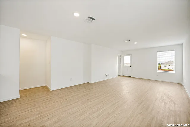 4 bed, 2.5 bath, 1999 sqft, $1,650 — Photo 4