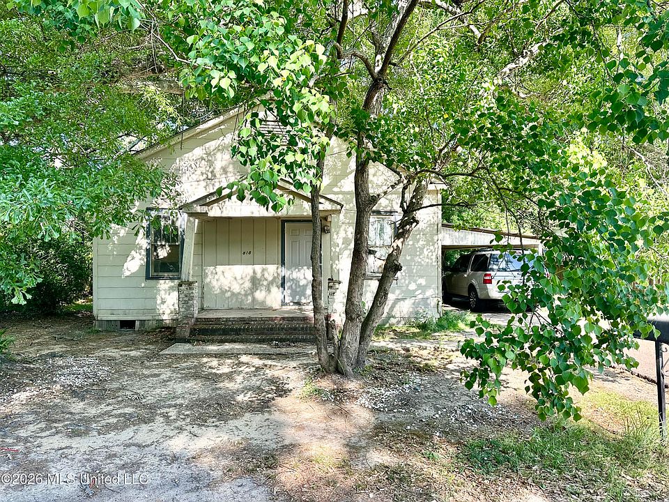 1st image of 818 N Jackson St