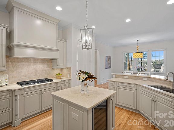 3rd image of 129 Hopkinton Dr