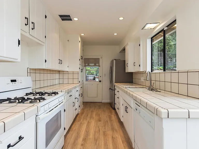 5209 Alta Canyada Rd — Photo 15