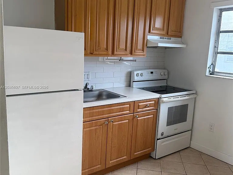 767 SW 9th St #202 — Photo 5
