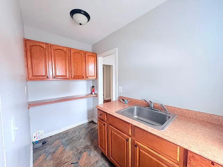 107 Dix St #11 — Photo 10