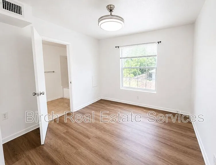 1725 Preston St S #B — Photo 12