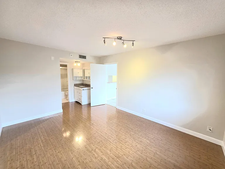 495 SE 8th St #237 — Photo 12