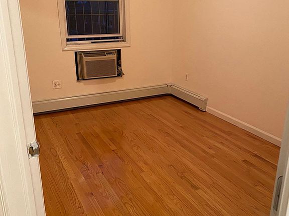 3rd image of 2313 College Point Blvd APT 3