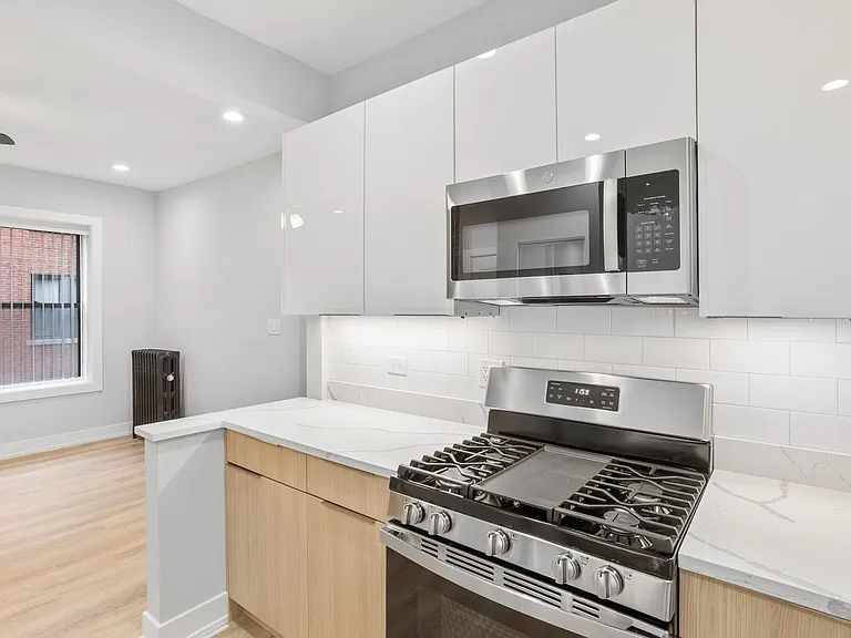 7417 N Clark St — Photo 12