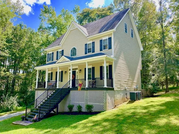 215 Beachcliff Rd, Blackstone, VA 23824