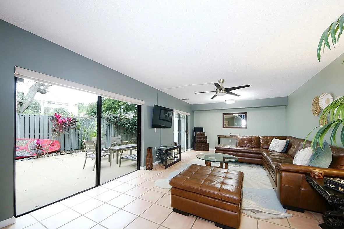2 bed, 2.5 bath, 1572 sqft, $2,600 — Photo 3