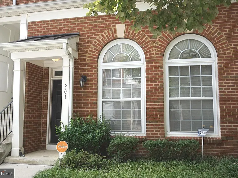 901 Pine Forest Ln — Photo 2