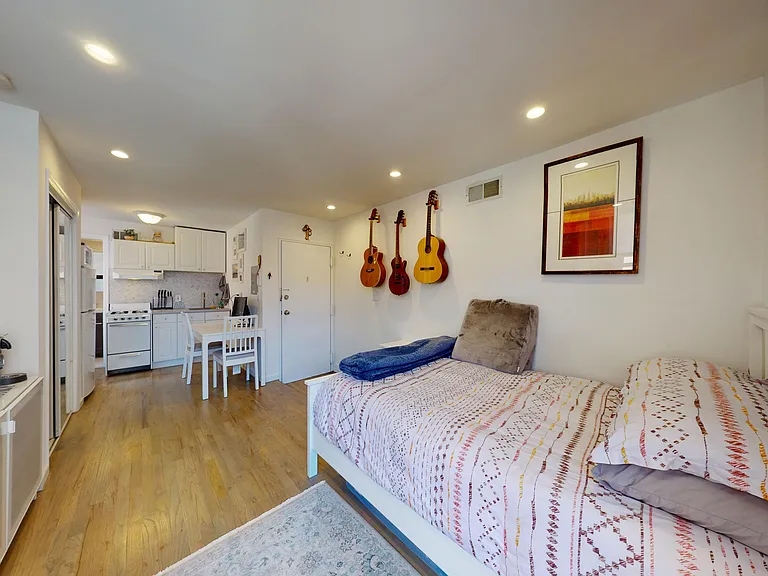253 3rd St #2B — Photo 2