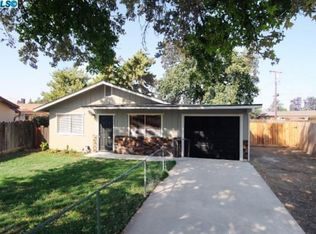 1250 N Forest Pl, Farmersville, CA 93223