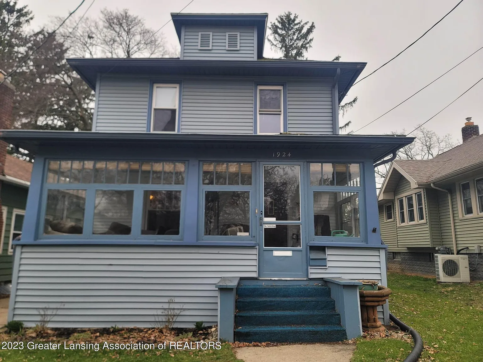 1924 Roberts Ln photo 1
