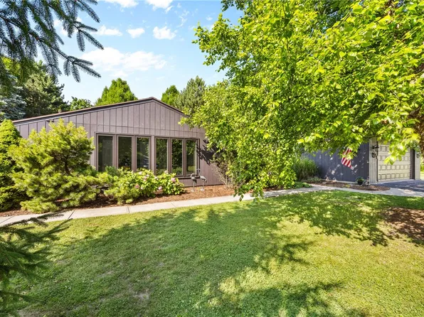 1077 Sharon Ct, Webster, NY 14580