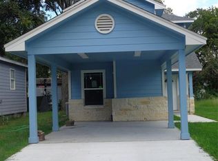 216 W Munson St, Angleton, TX 77515