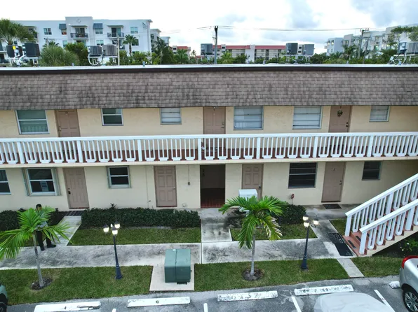 1204 S Lake Dr E #3, Lake Worth, FL 33462