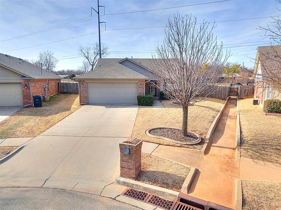 2nd image of 821 Beechwood Way